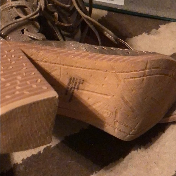 Ankle lace up sandal - Picture 2 of 3